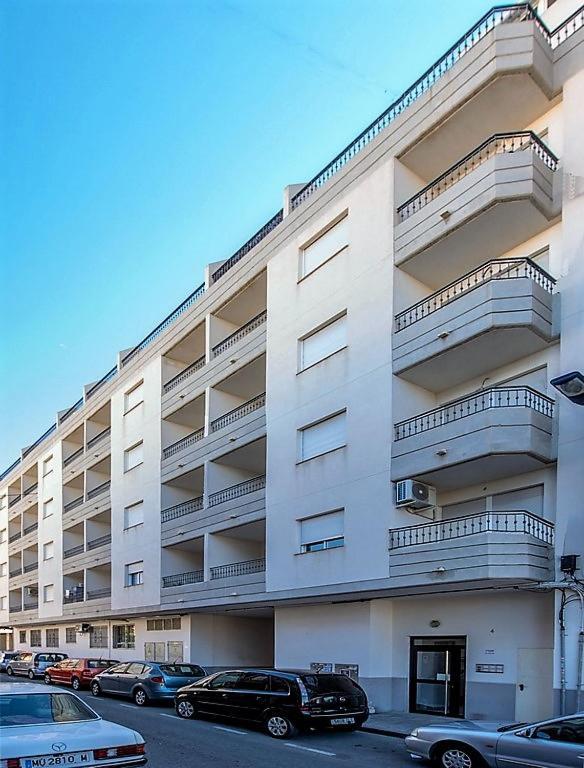 Schoene Wohnung Mit Pool , Wi-Fi Und Privat Garage Torrevieja Esterno foto