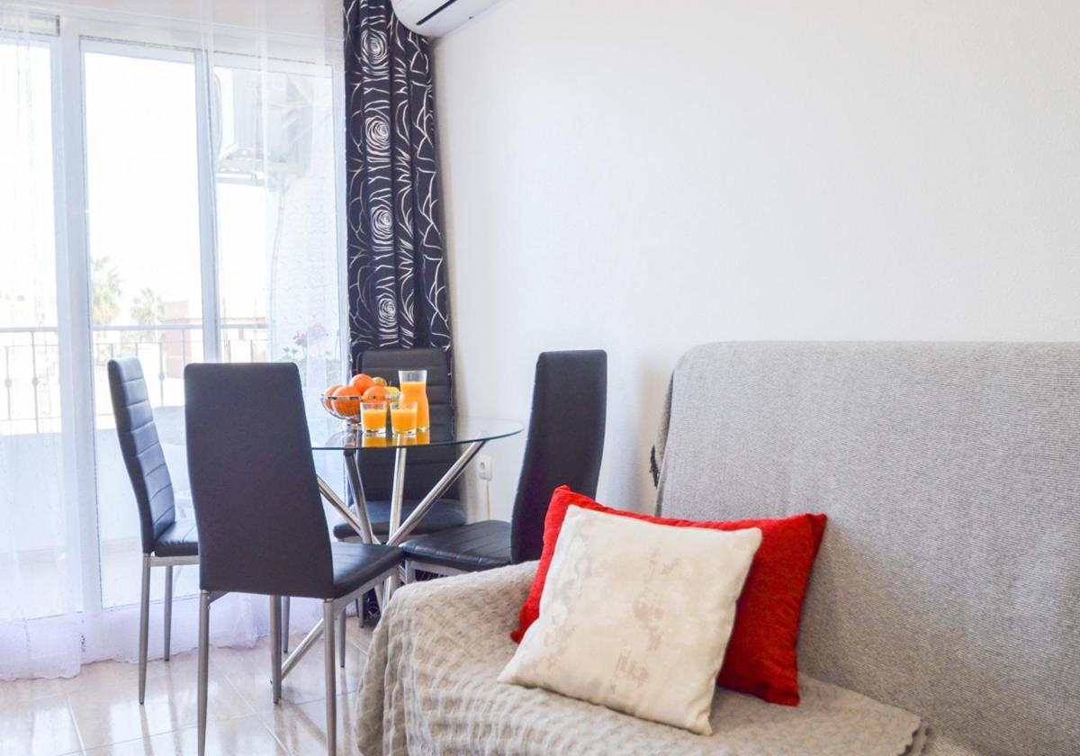 Schoene Wohnung Mit Pool , Wi-Fi Und Privat Garage Torrevieja Esterno foto