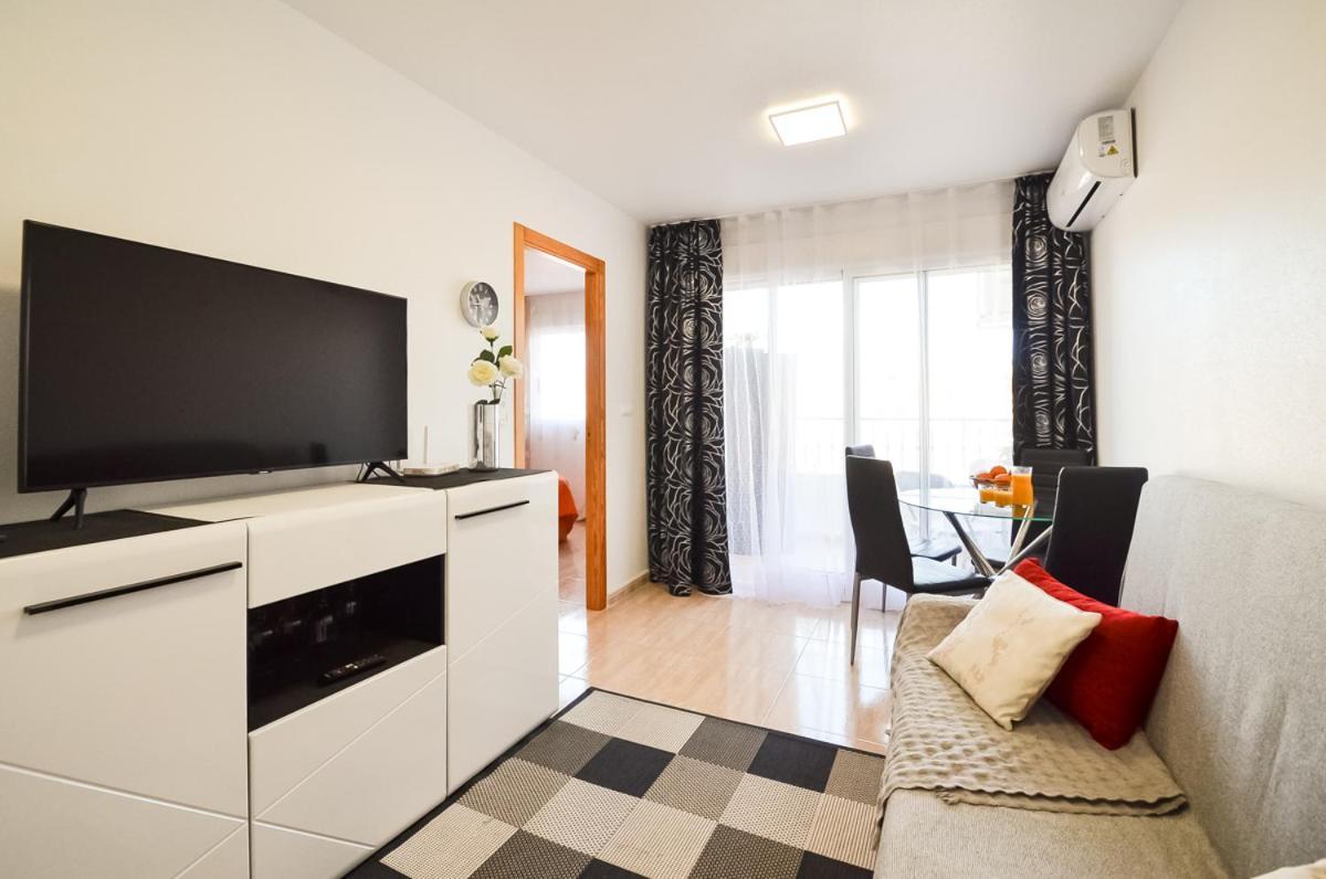 Schoene Wohnung Mit Pool , Wi-Fi Und Privat Garage Torrevieja Esterno foto