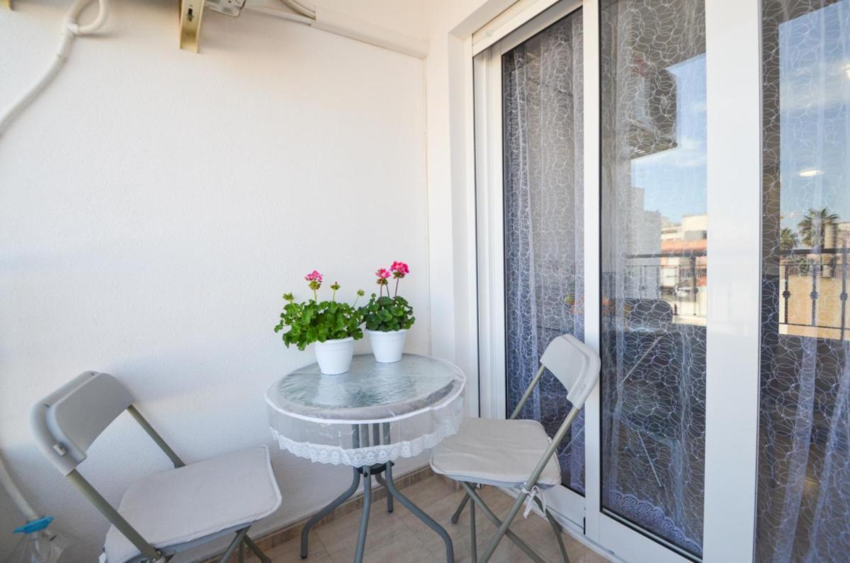 Schoene Wohnung Mit Pool , Wi-Fi Und Privat Garage Torrevieja Esterno foto