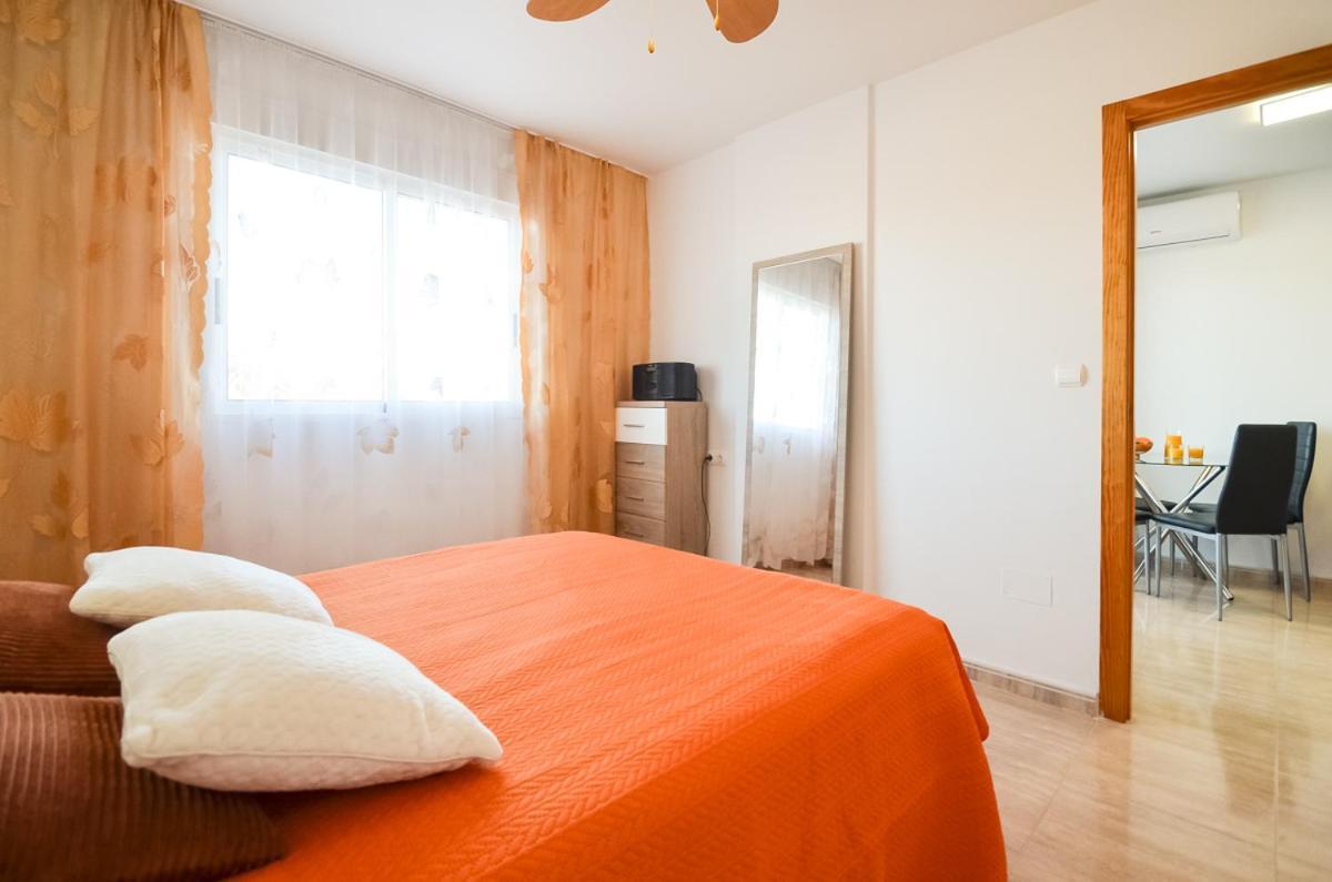 Schoene Wohnung Mit Pool , Wi-Fi Und Privat Garage Torrevieja Esterno foto