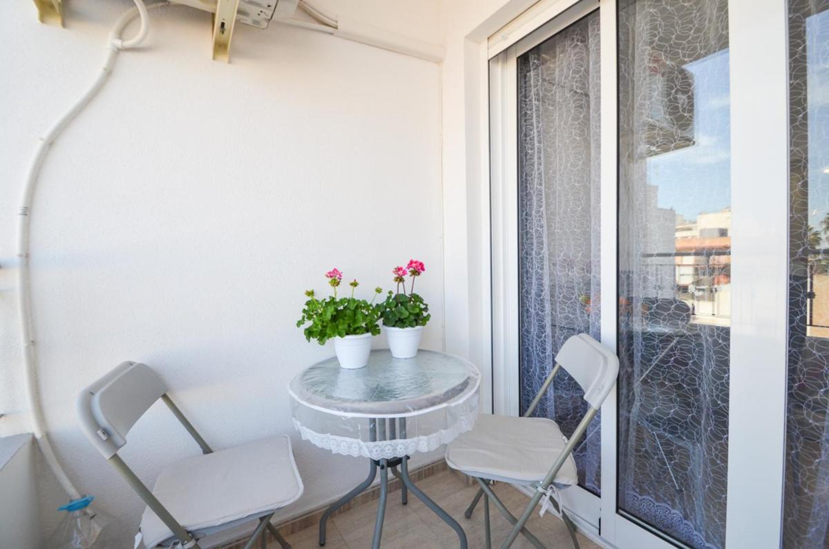 Schoene Wohnung Mit Pool , Wi-Fi Und Privat Garage Torrevieja Esterno foto