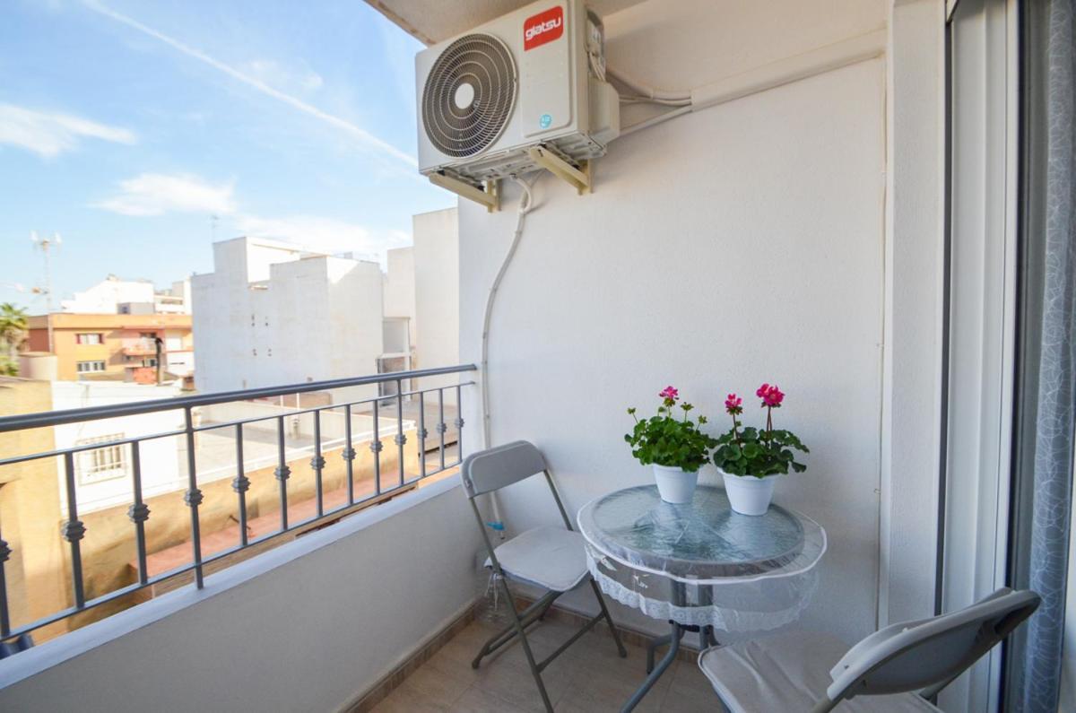 Schoene Wohnung Mit Pool , Wi-Fi Und Privat Garage Torrevieja Esterno foto