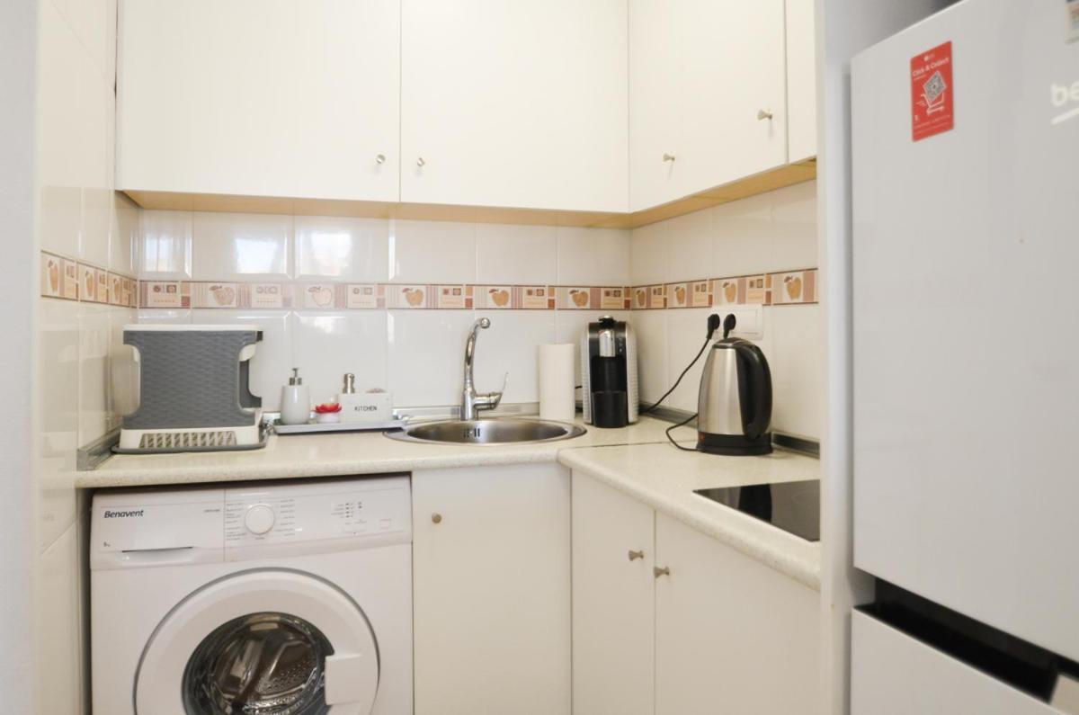 Schoene Wohnung Mit Pool , Wi-Fi Und Privat Garage Torrevieja Esterno foto