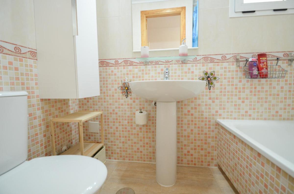 Schoene Wohnung Mit Pool , Wi-Fi Und Privat Garage Torrevieja Esterno foto