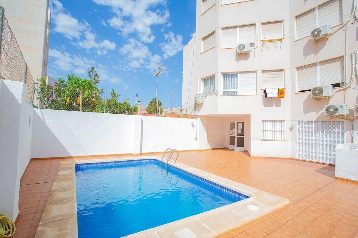 Schoene Wohnung Mit Pool , Wi-Fi Und Privat Garage Torrevieja Esterno foto